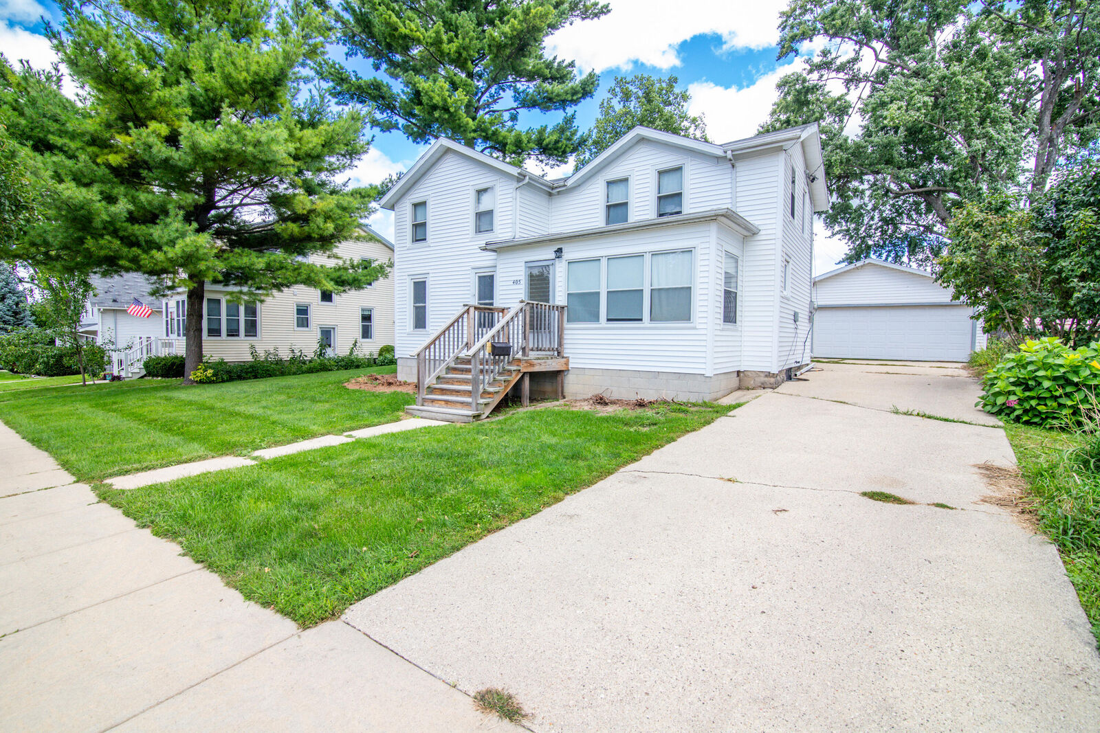 Property Photo: 405 N Finch St WI 53032