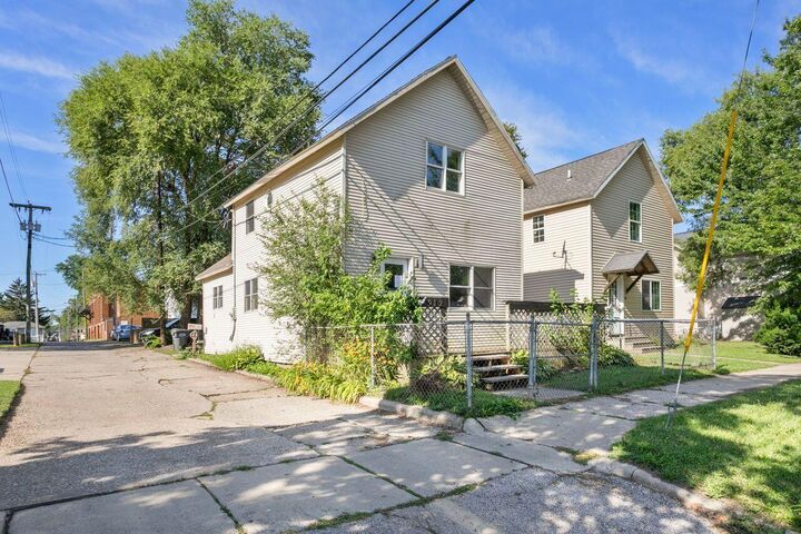 Property Photo: 912 Market Street MI 49085