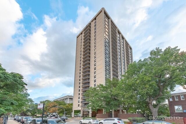 Property Photo: 2605 S Indiana Avenue 608 IL 60616
