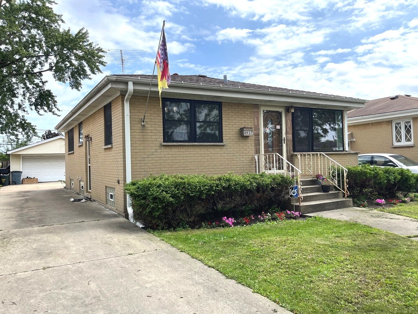 Property Photo: 4937 N Ozanam Avenue IL 60706