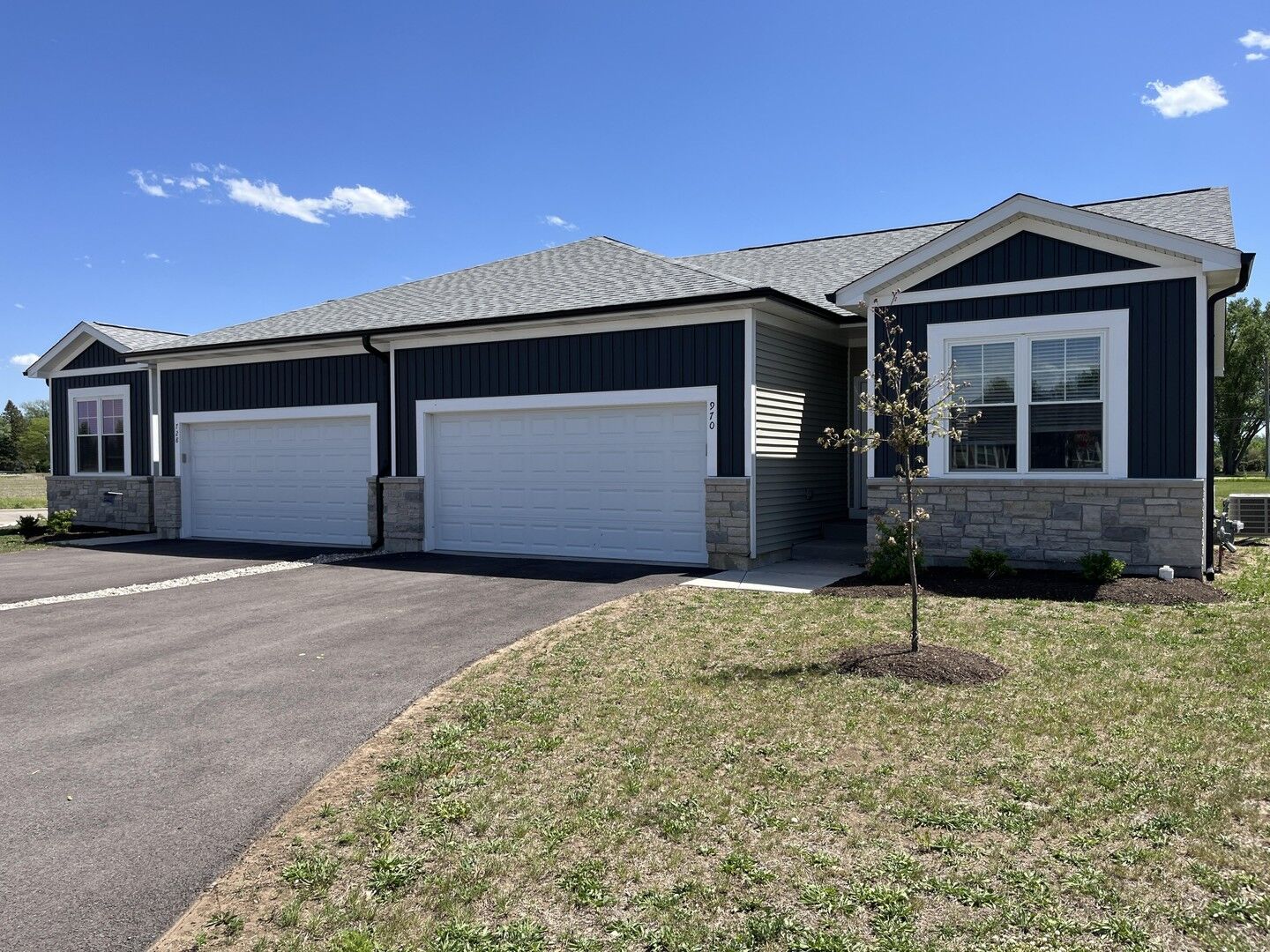Property Photo: 970 Partridge Circle IL 60152
