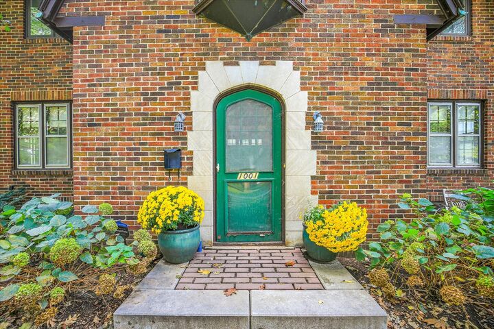 Property Photo:  1001 S Douglas Avenue  IL 61801