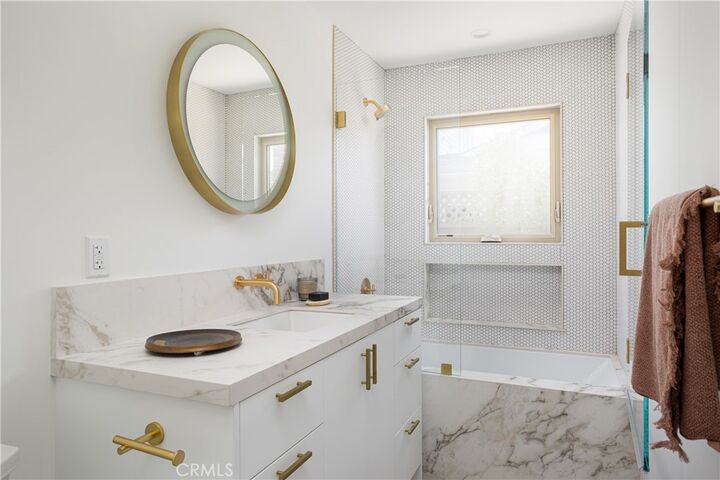 Property Photo:  212 E 19th Street  CA 92627 