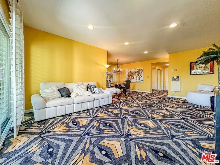 Property Photo: 7560 Hollywood Boulevard 204 CA 90046