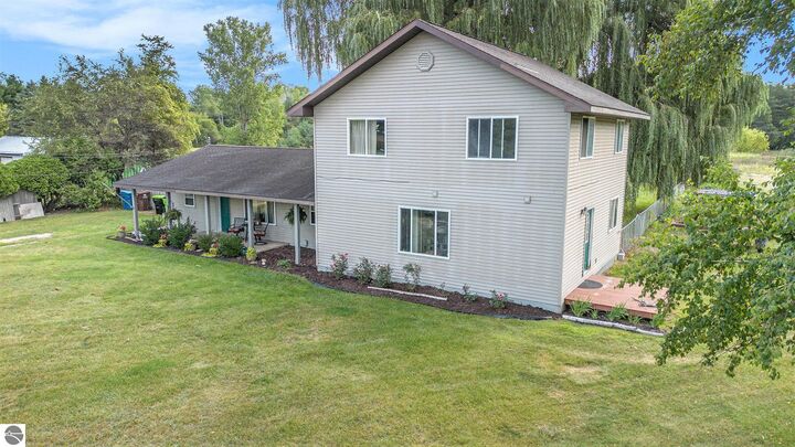 Property Photo: 4832 N Dickenson Road MI 48618