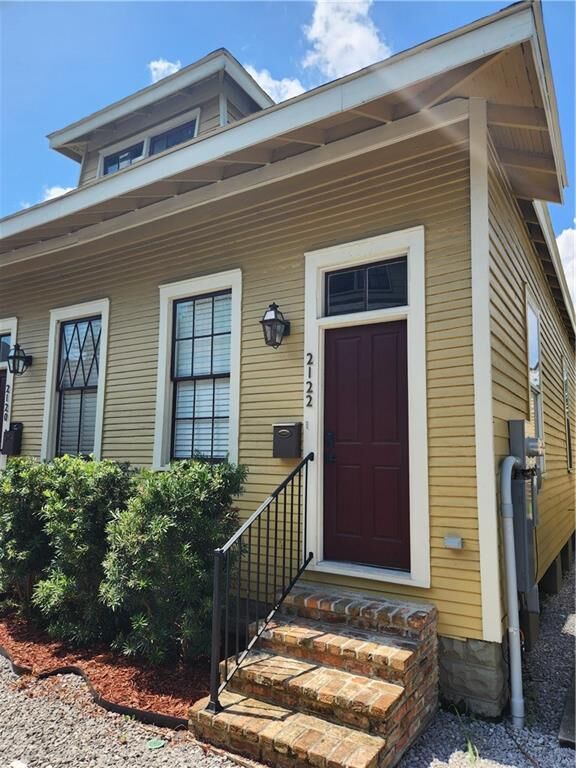 Property Photo: 2122 Franklin Court LA 70115