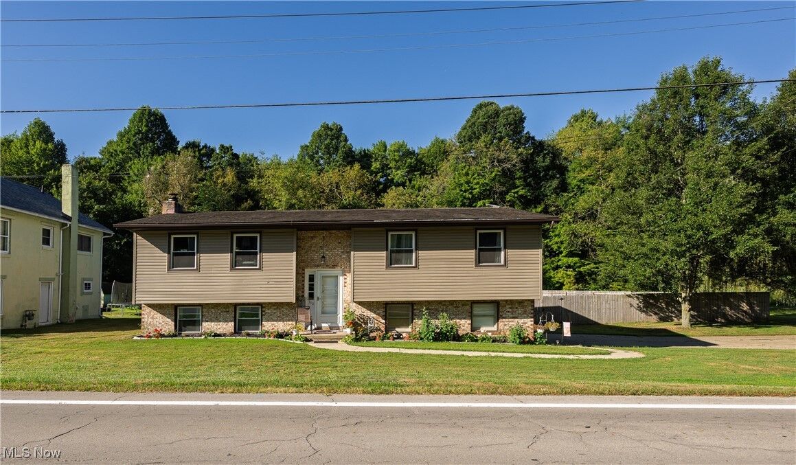 Property Photo: 390 Ross Drive OH 44688