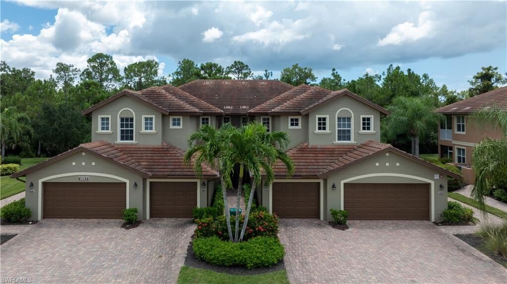 Property Photo: 6641 Alden Woods Cir 201 FL 34113