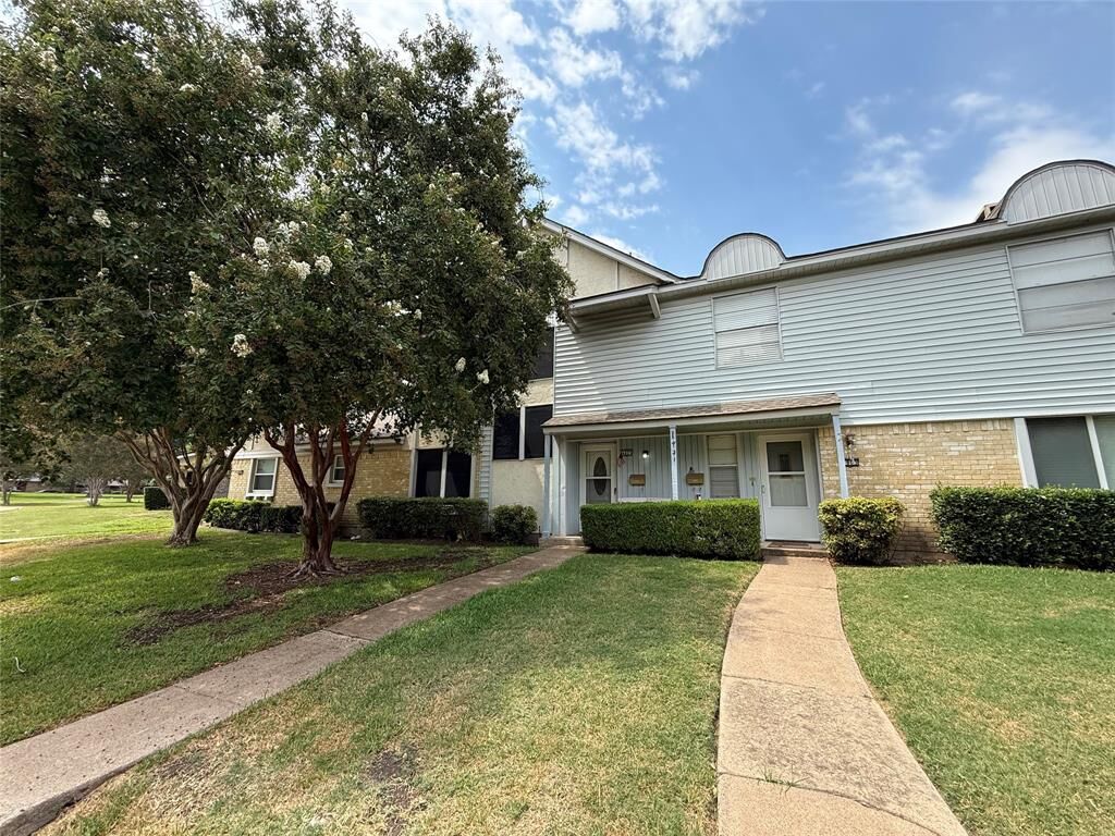 Property Photo: 4805 Rollingwood Court TX 75043