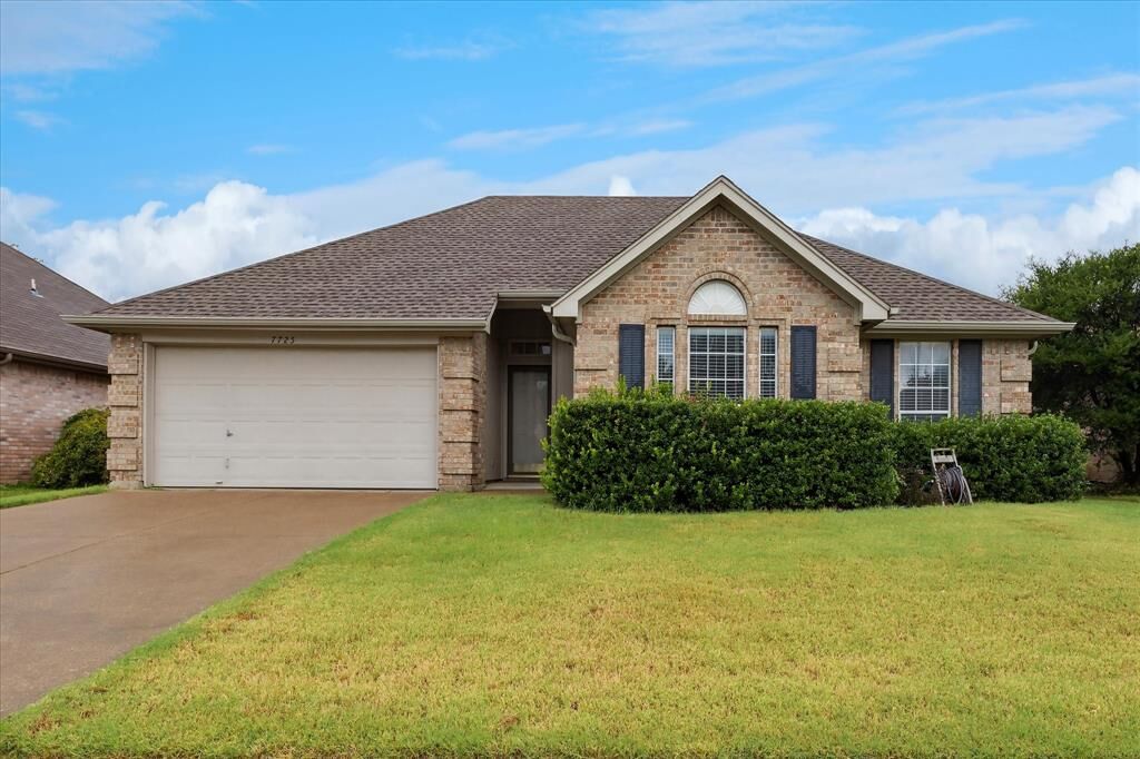 Property Photo: 7725 Pear Tree Lane TX 76148