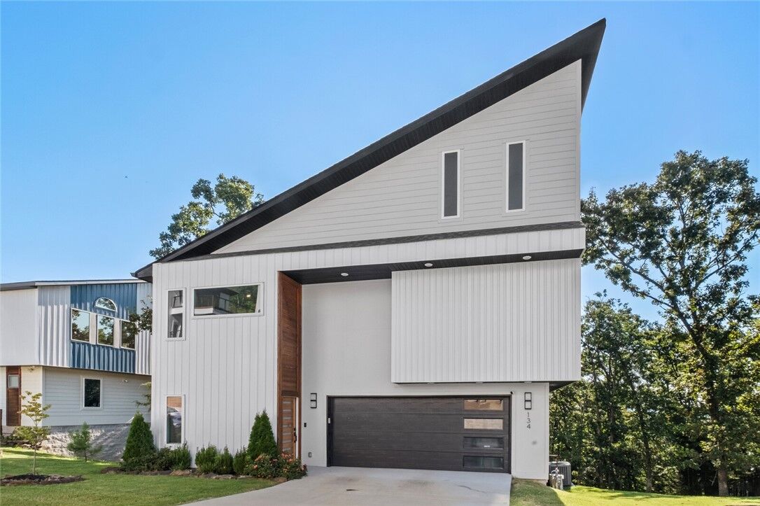 Property Photo: 134 Paddock Loop AR 72701