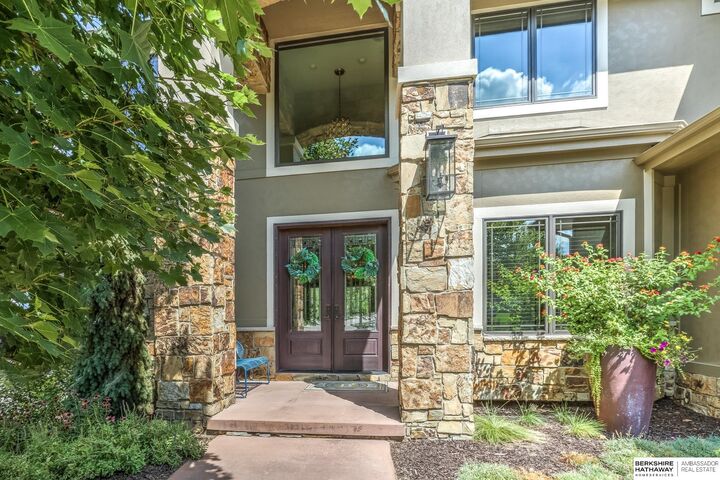 Property Photo: 18620 Vinton Street NE 68130