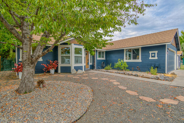 Property Photo:  2746 SW Reindeer Court  OR 97756 