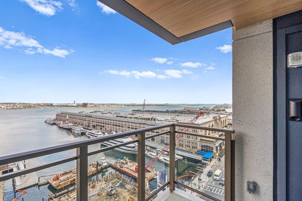 Property Photo: 133 Seaport Blvd 1516 MA 02210