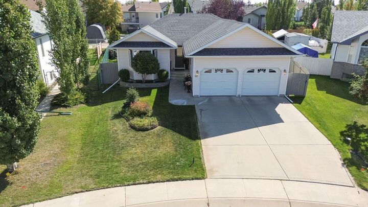 96 Lamont Close  Red Deer AB T4R 1R6 photo