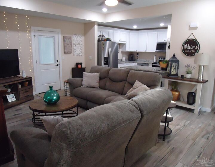 Property Photo: 7238 Dogwood Ter FL 32504