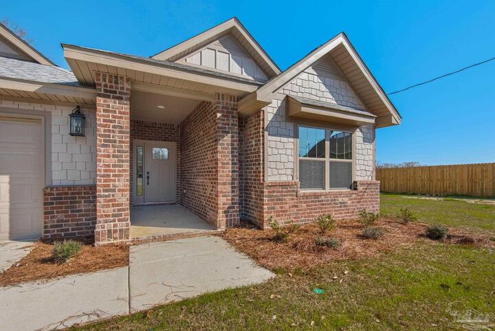 Property Photo: 3207 Glen Coe Ct FL 32583