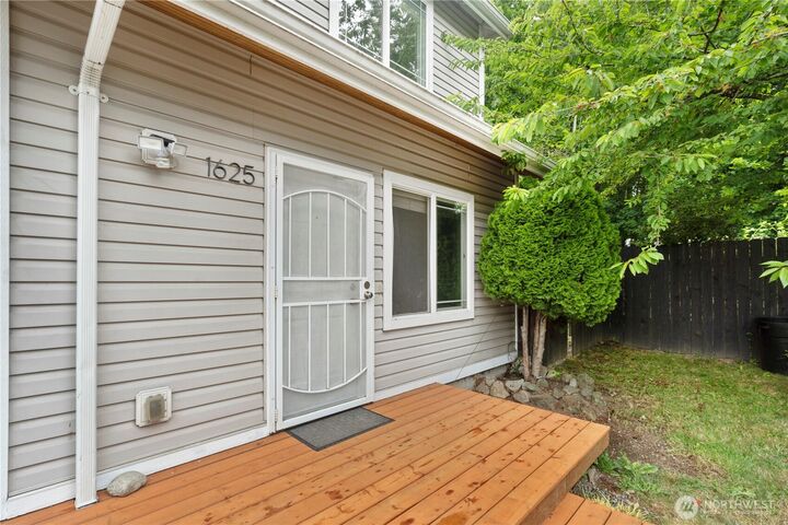 Property Photo: 1625 Lincoln Street WA 98229