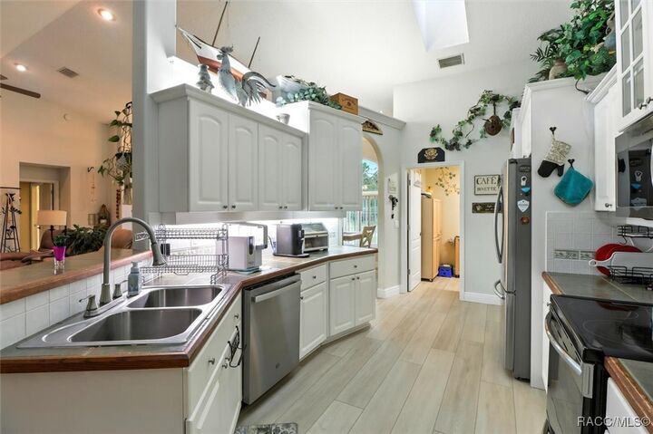 Property Photo: 5245 Allamandra Drive FL 34465