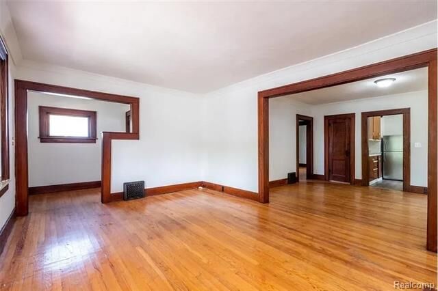 Property Photo: 517 E 3rd Street MI 48067