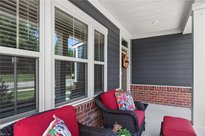 Property Photo:  105 Independence Ct  VA 23434 