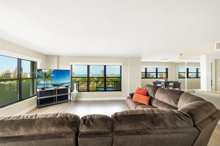 Property Photo: 3200 N Port Royale Dr N 1612 FL 33308