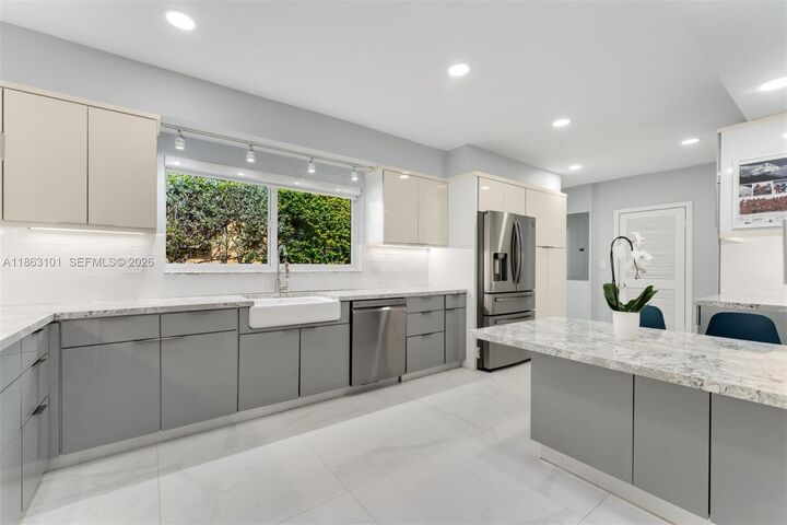 Property Photo:  1410 Cleveland Rd  FL 33141 