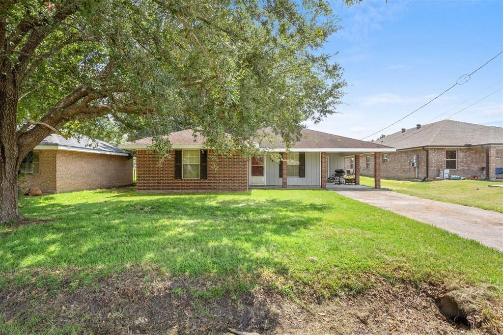 Property Photo: 508 Fairview St Street LA 70647