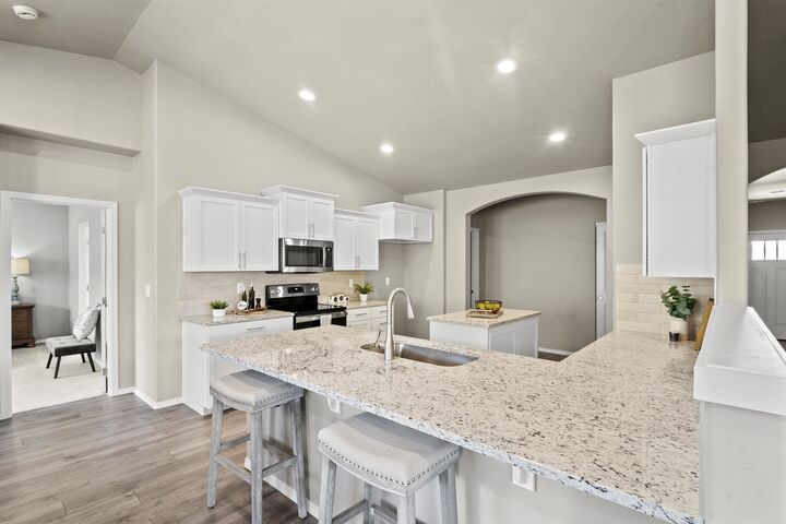 Property Photo:  5302 N Sun Beam Ln 8/1 Snowbrush  WA 99217 