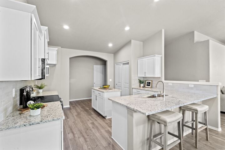 Property Photo:  6862 E Faywood Ln 11/3 Snowbrush  WA 99217 