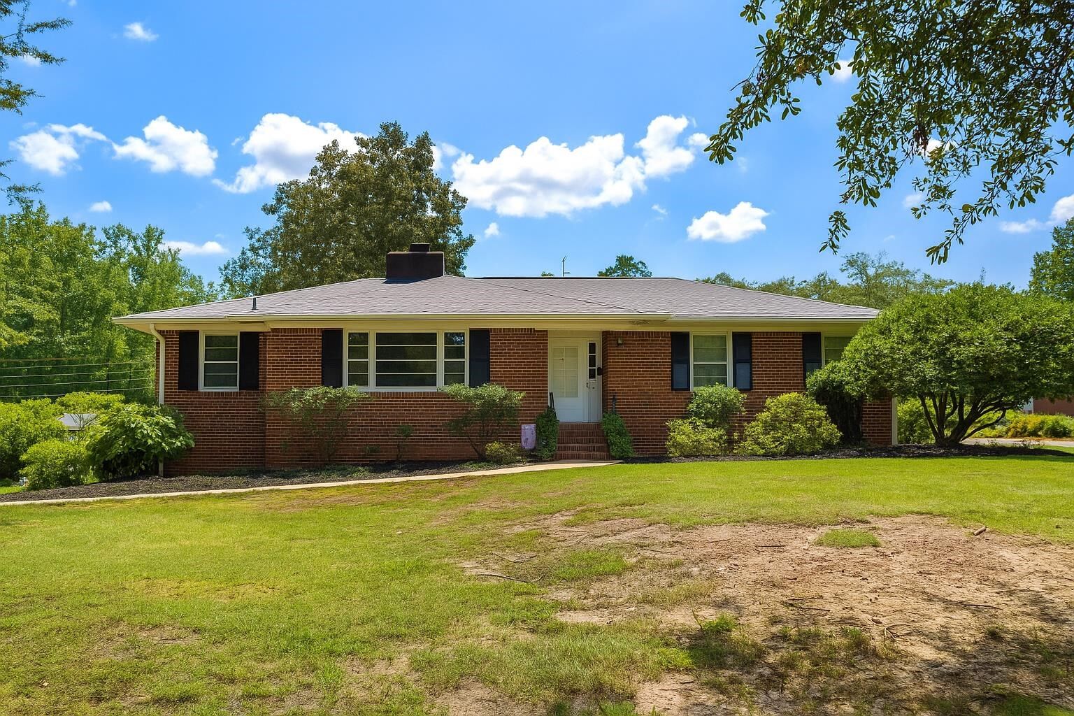 Property Photo: 506 Fernwood Drive SC 29307