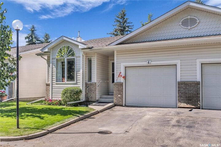 Property Photo: 605 Perehudoff Crescent 4 SK S7N 4N7