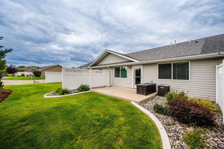 Property Photo:  1703 Park Side Court  WY 82801 