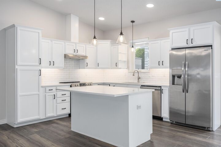 9605 Vincenzo Dr  Pasco WA 99301 photo