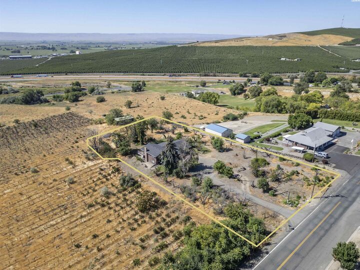 1381 W Riverside Ave  Sunnyside WA 98944 photo