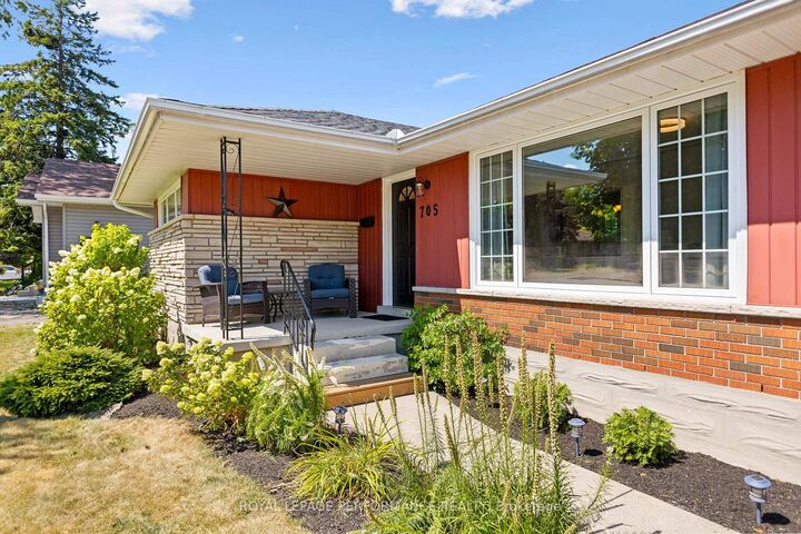 Property Photo:  705 Pleasant Park Road  ON K1G 1Y3 