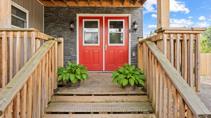 Property Photo: 422 Willoughby Street ON N0G 2H0