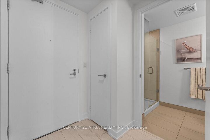 Photo de la propriété: 19 Western Battery Road 1208 ON M6K 0E3