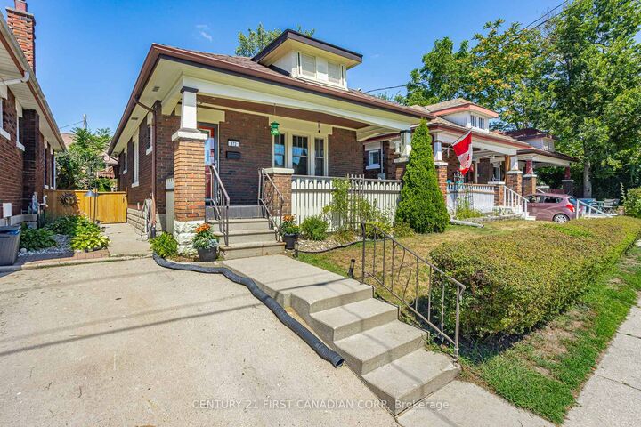 Photo de la propriété: 872 Lovett Street ON N5Z 1N5
