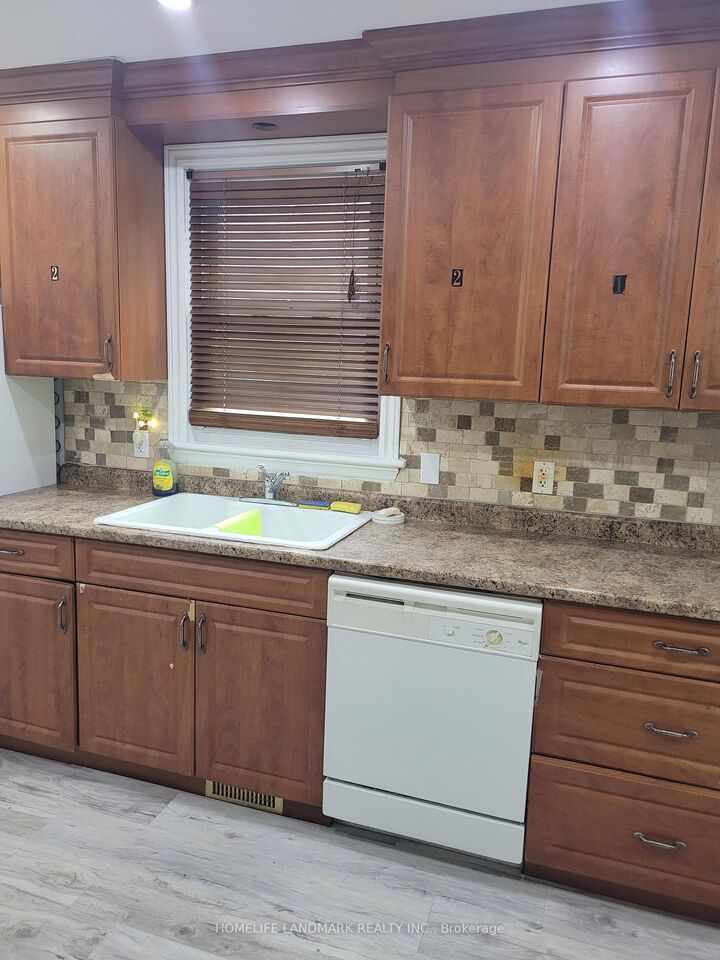 Property Photo:  20 Ainslie Avenue  ON L8S 2J3 