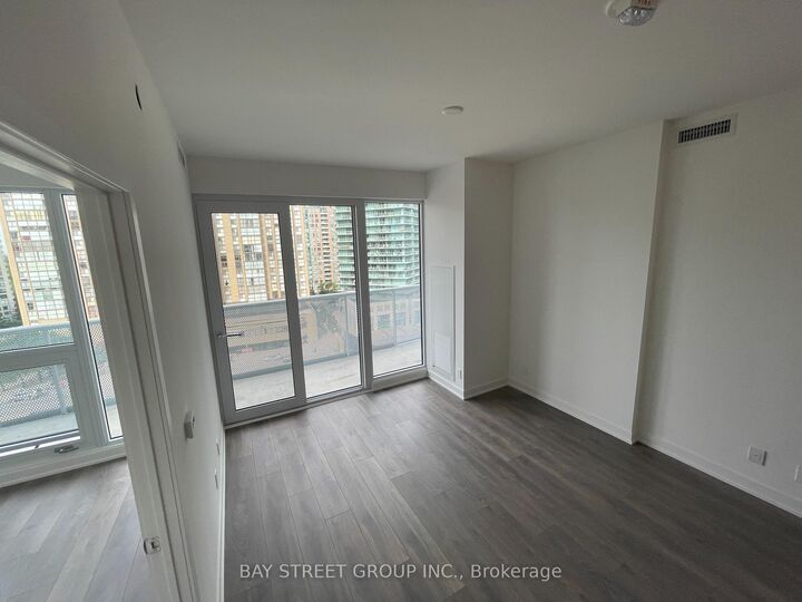 Photo de la propriété: 15 Holmes Avenue 904 ON M2N 0L4
