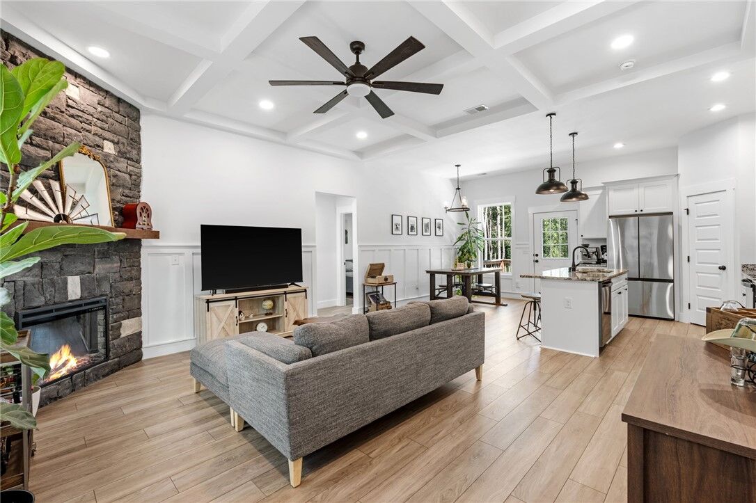 Property Photo: 701 Shamrock Lane SC 29621