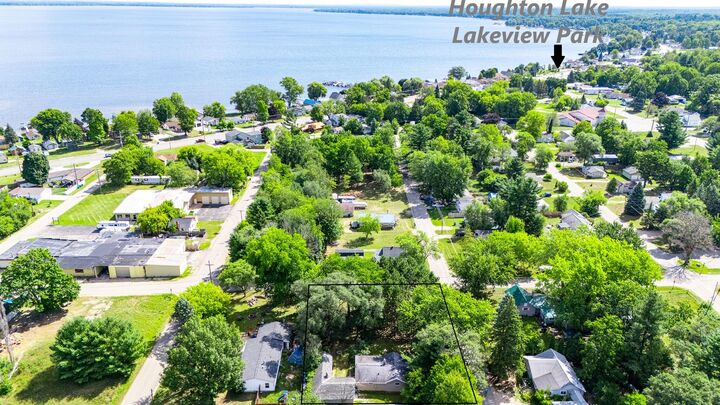 Property Photo:  204 Elm  MI 48629 