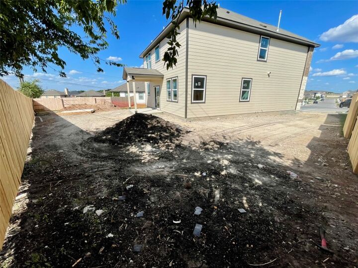 Property Photo:  621 Palo Brea Loop  TX 78634 