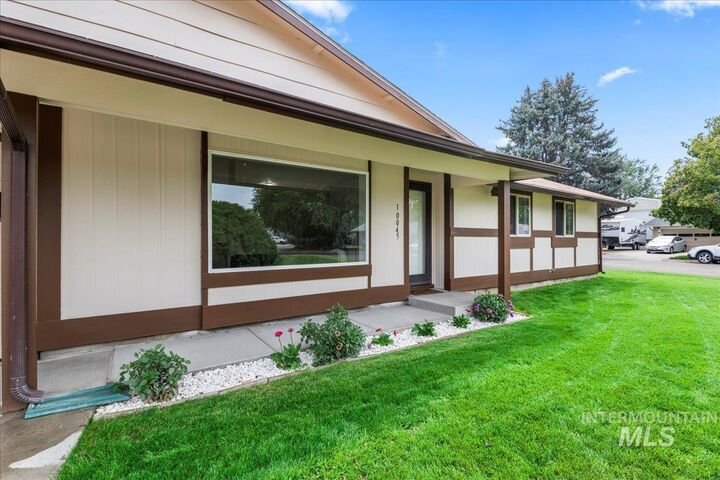 Property Photo: 10045 W Sussex Dr ID 83704