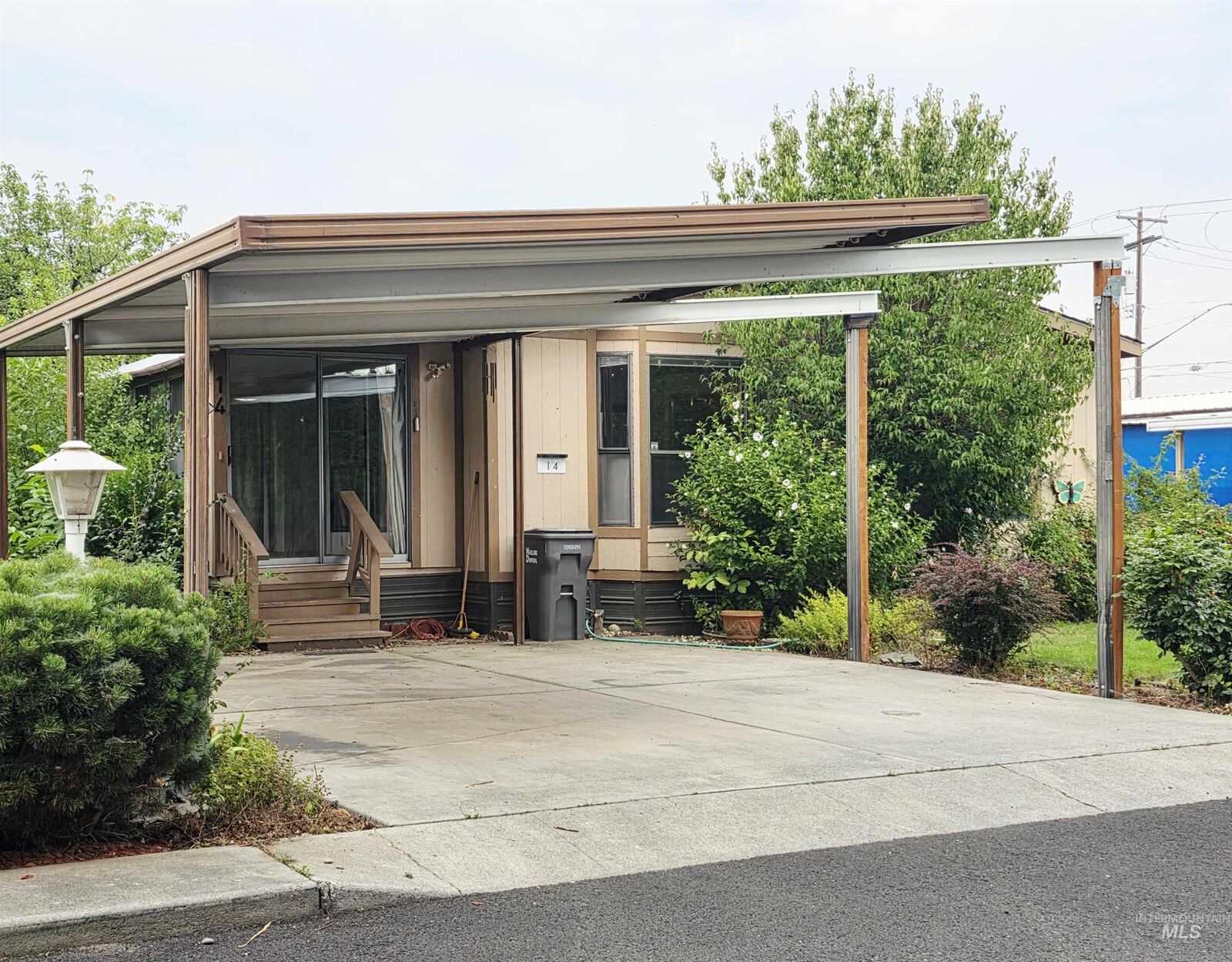 Property Photo:  2015 6th Ave 14  WA 99403 