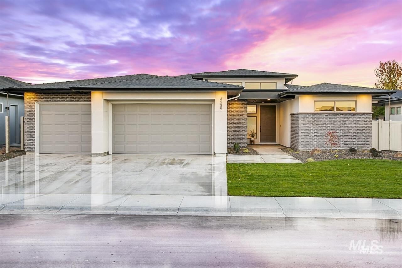 Property Photo:  4535 E Copper Point Drive  ID 83642 