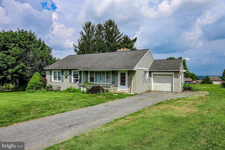Property Photo: 1858 White Oak Road PA 17579