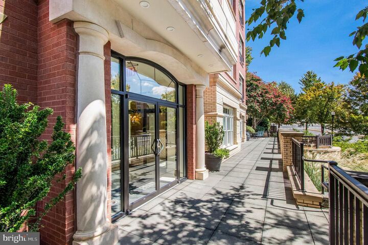 2801 Langston Boulevard 302  Arlington VA 22201 photo
