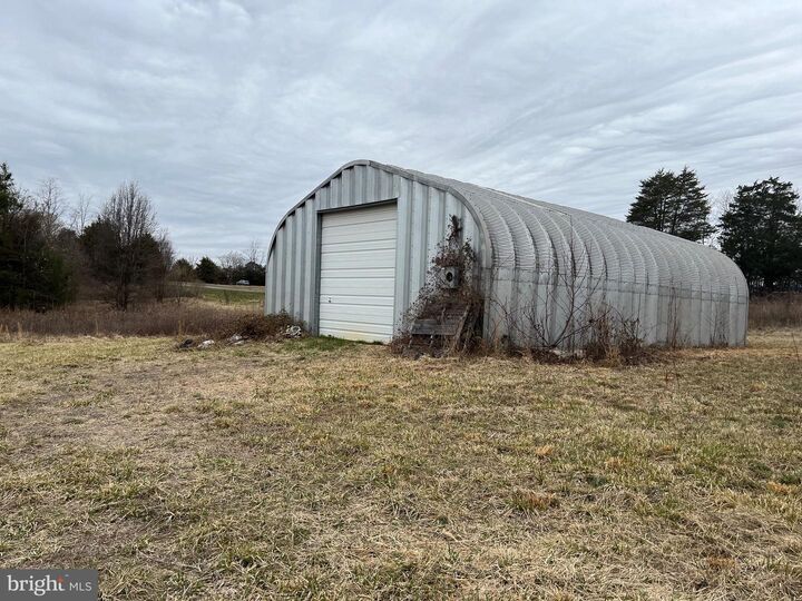 Property Photo: 6485 S Seminole Trail VA 22738
